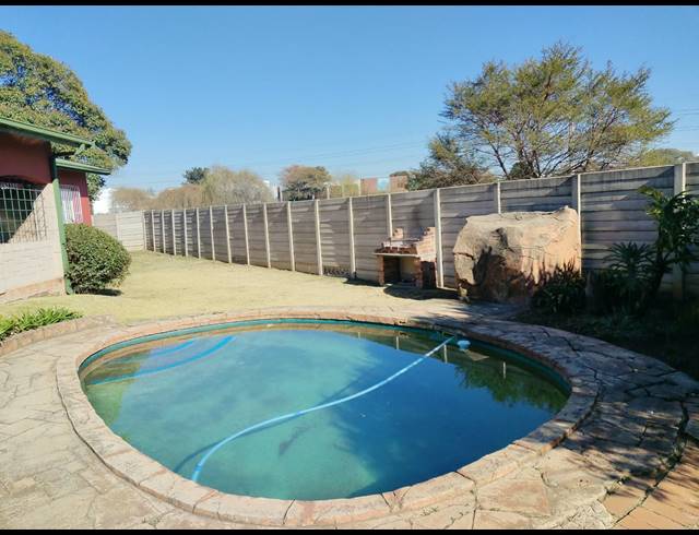 3 BEDROOM HOUSE FOR SALE IN RHODESFIELD